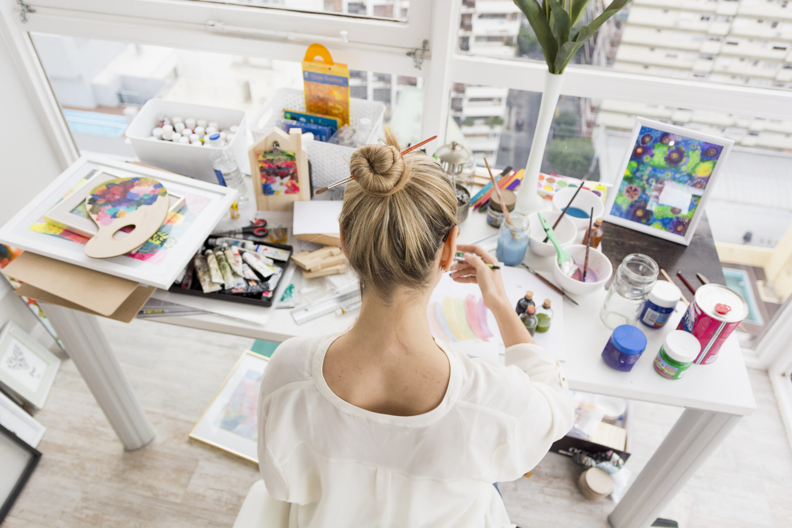 urocza-kompozycja-ze-szczesliwym-modelka